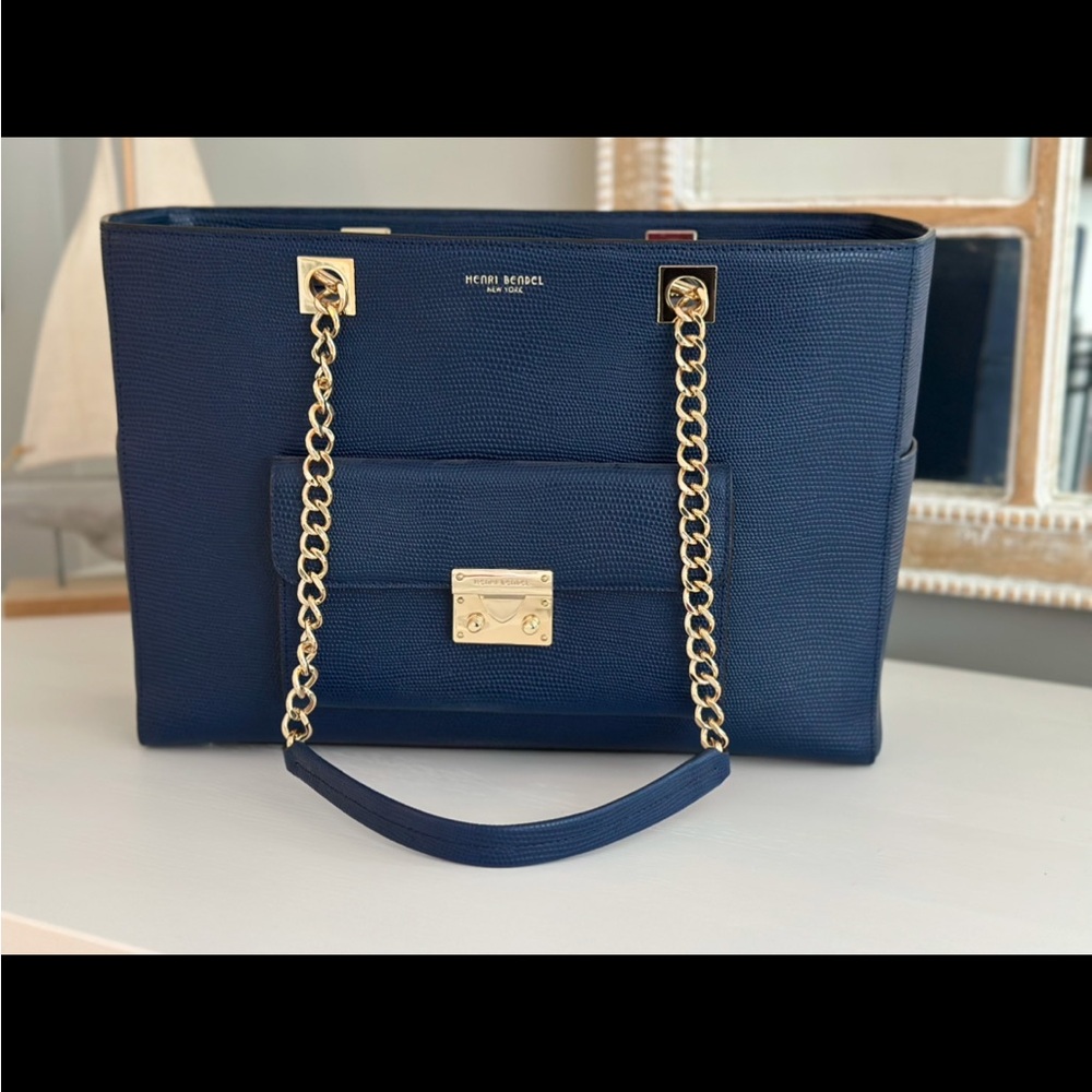 Stunning Henri Bendel Waldorf Chain Tote in Navy and Gold
